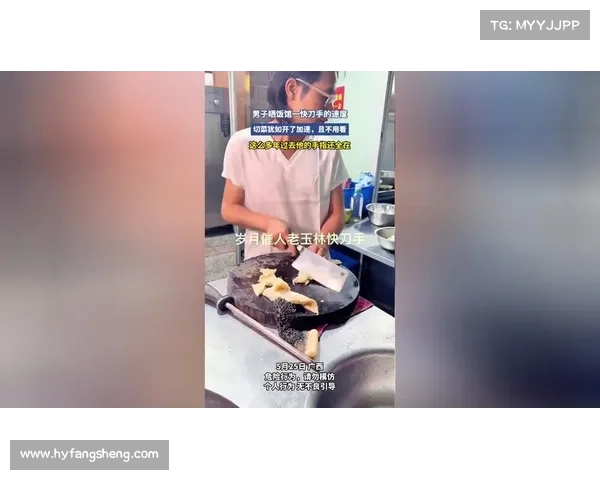 广西玉林暴雨洪水冲进家中男子镇定自若坐桌旁吃晚饭网友称其为洪水中的吃货英雄 广西玉林暴雨洪水冲进家中男子镇定自若坐桌旁吃晚饭网友称其为洪水中的吃货英雄